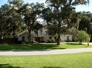 2225 Ridgewood Dr, West Columbia, TX 77486