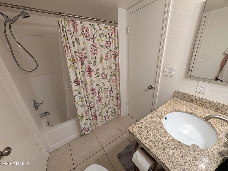 1039 E Larkspur Ln — Photo 13