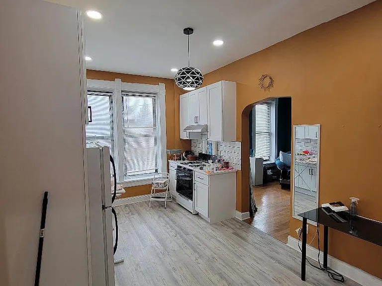 1157 W 19th St #2R — Photo 4