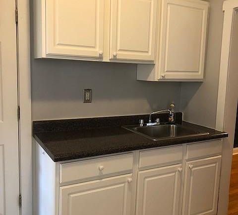 4th image of 4705 N Artesian Ave
