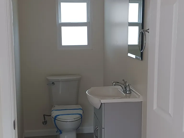 6721 1/2 Tyrone Ave — Photo 6