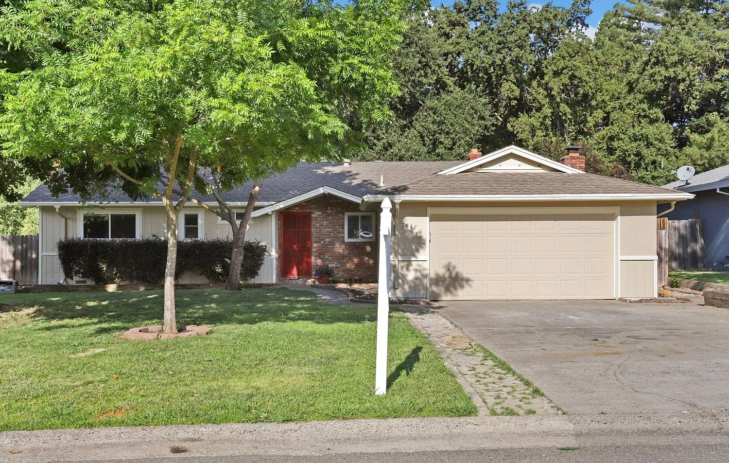 7837 Clear View Dr photo 1