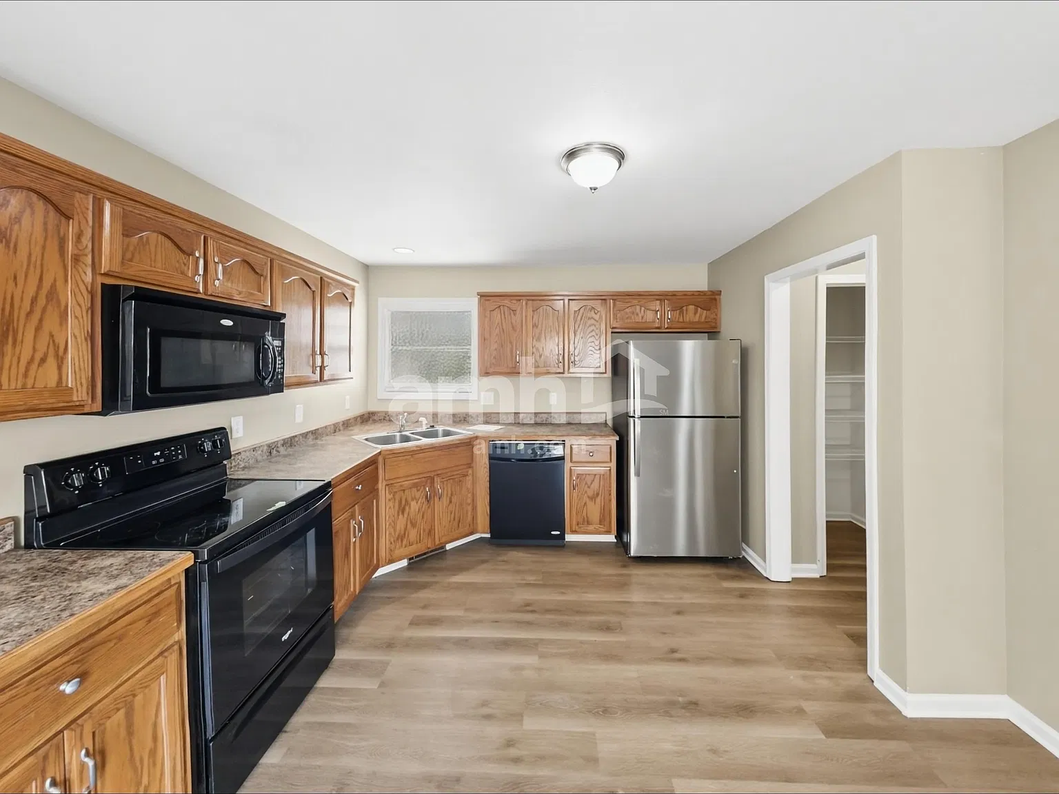 3 bed, 2.0 bath, 1542 sqft, $1,740 — Photo 3