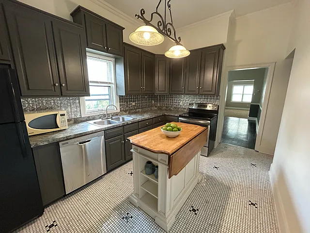 1668 N Van Buren St — Photo 11