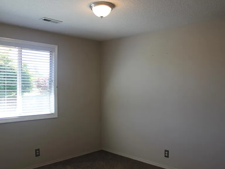 8394 SW 160th Ave — Photo 2