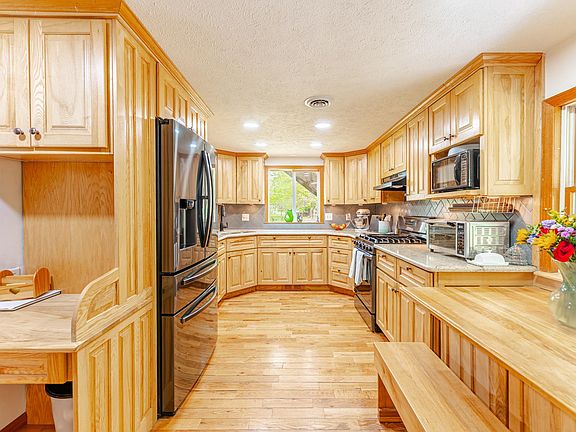 4th image of 10942 Thiel Rd