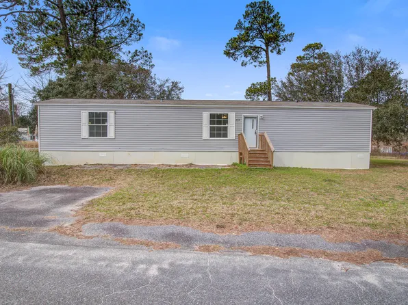 380 Fountain Lake Dr, Eutawville, SC 29048