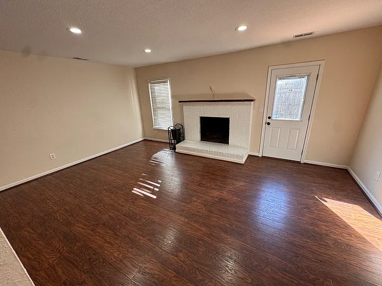534 Biltmore Dr — Photo 7