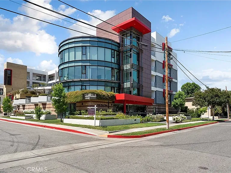 210 N Monterey St — Photo 20