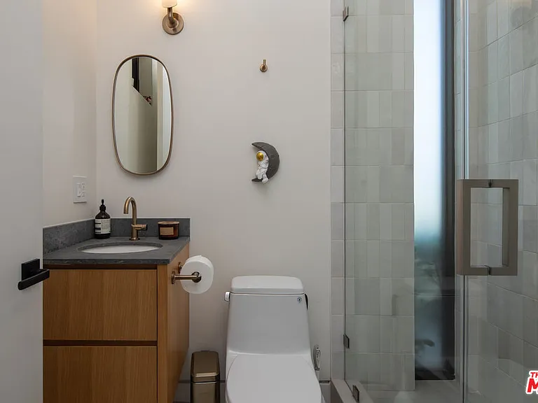 631 N Curson Ave — Photo 13