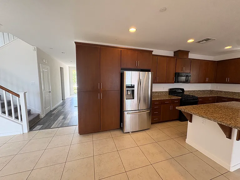 1072 Mariners Dr — Photo 1