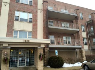 1200 S Prospect Ave UNIT 104, Elmhurst, IL 60126