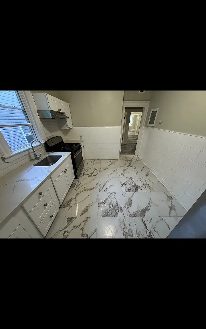 3 bed, $2,100 — Photo 1