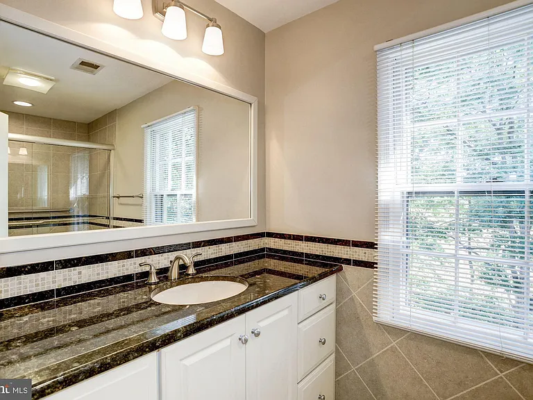 9012 Penn Manor Ct — Photo 23