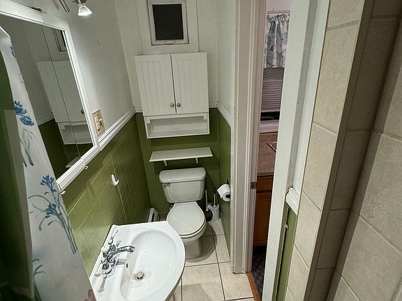 3rd image of 19 Greene St APT 3