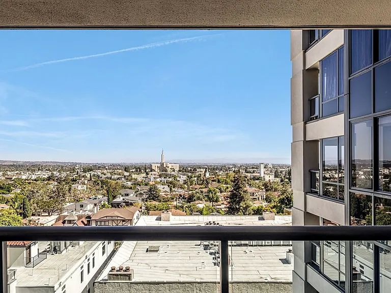 10724 Wilshire Blvd #712 — Photo 16