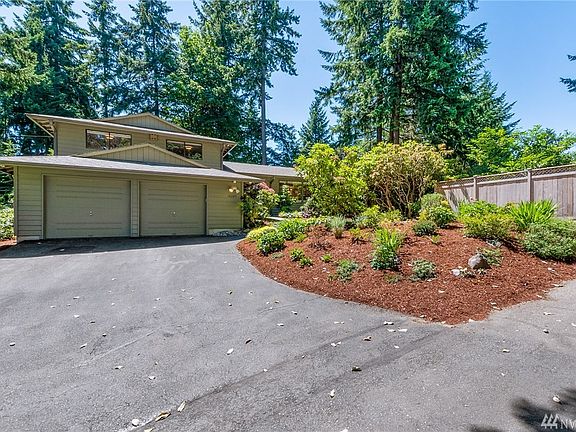 Large 2 car garage with extra parking for RV, trailer, or extra vehicles...