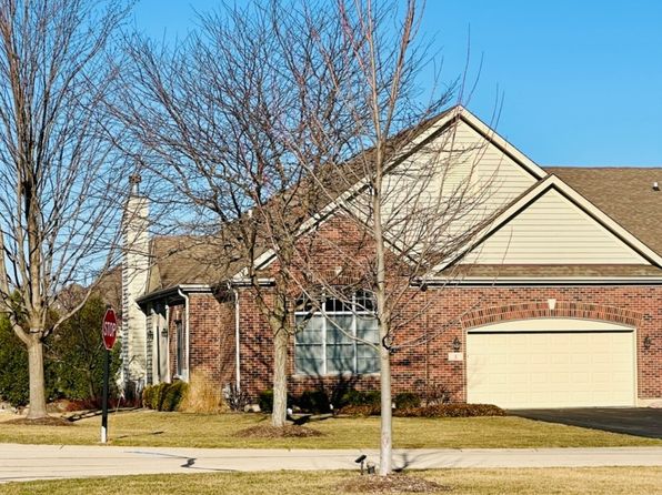 1 Austrian Ct, Lake In The Hills, IL 60156