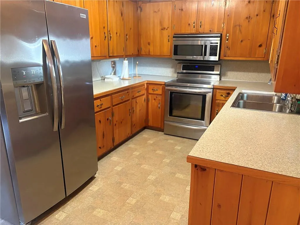 3 bed, 2.0 bath, 1448 sqft, $3,000 — Photo 4
