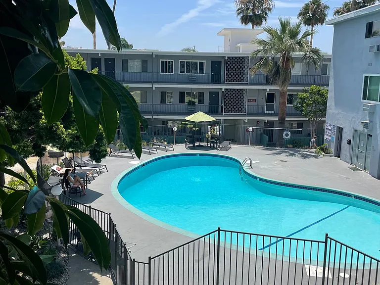 The Diplomat Apartments — Photo 4