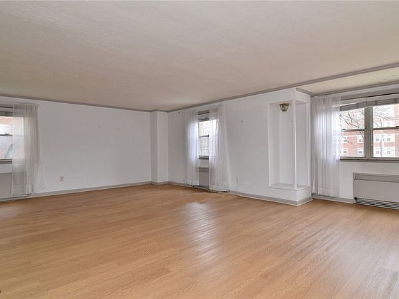 5th image of 13900 Shaker Blvd APT 310