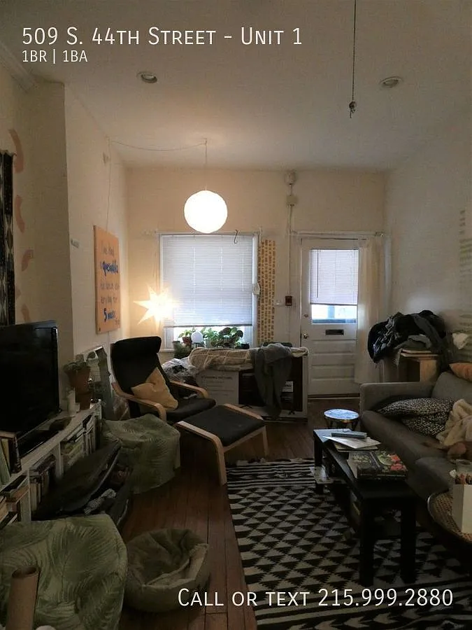 One Bedroom Apartment Stones Throw From Clark Park! — Photo 3