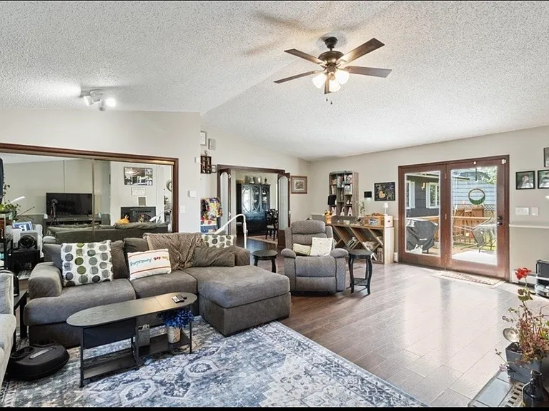 213 Bentley Dr — Photo 8