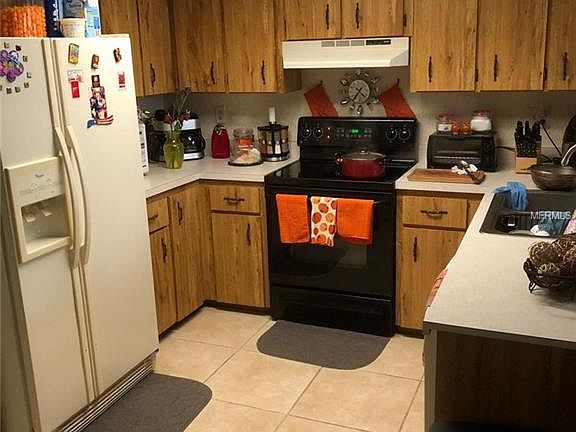 3rd image of 2665 Surrey Ct