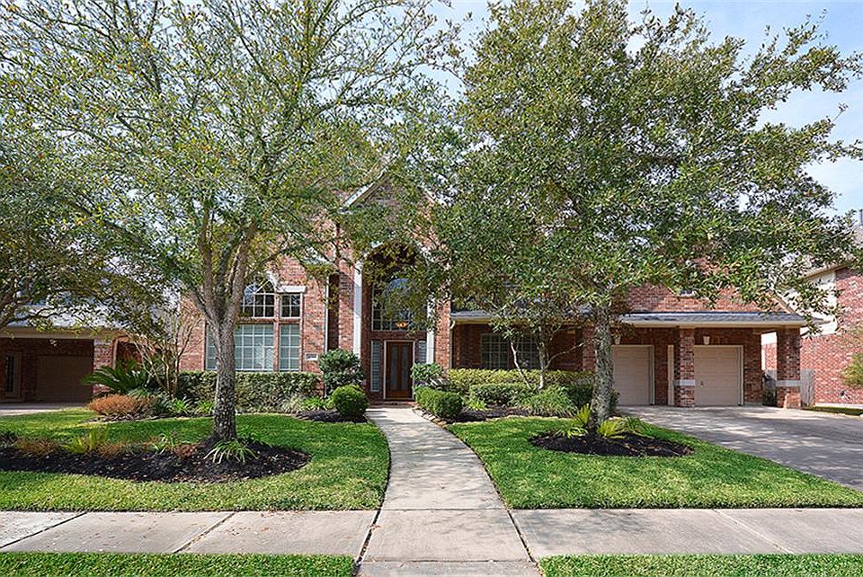 Welcome to this exceptional 5 to 6 bedroom, 3 full and 1 half bath, 3 car garage home located in sou