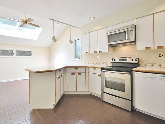 Kitchen w/Extension!