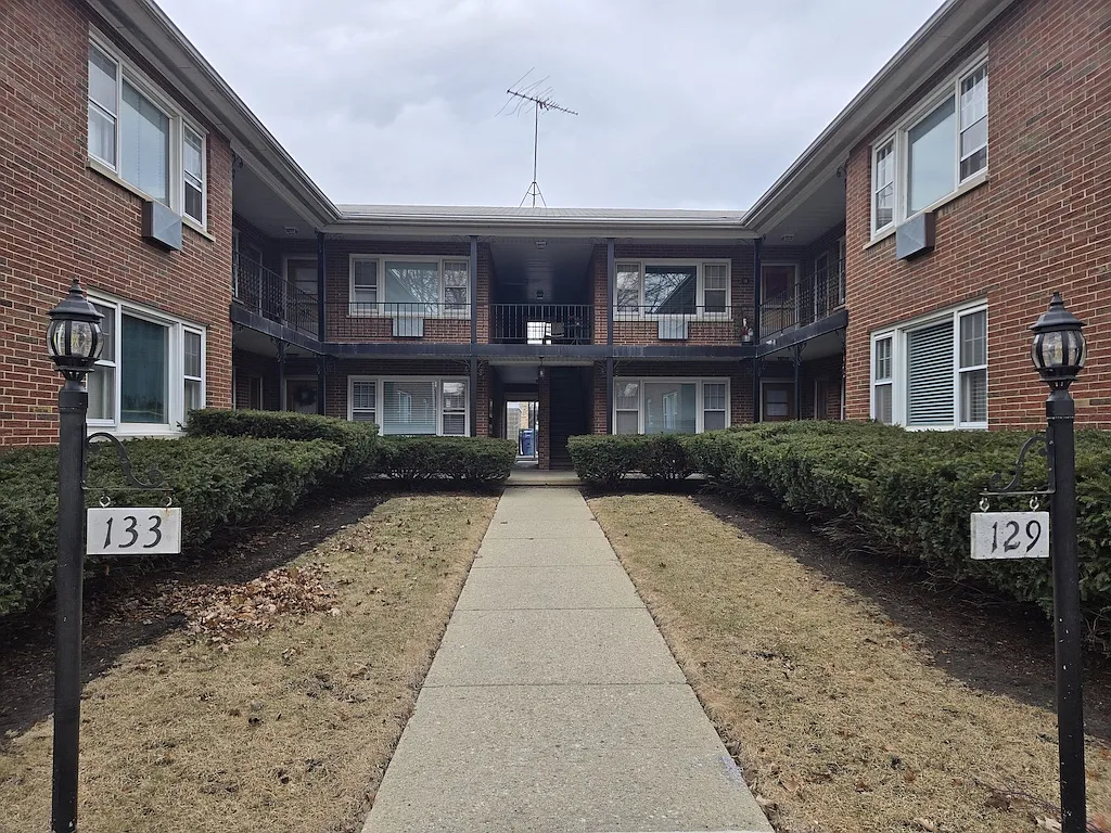 2 bed, 1200 sqft, $2,100 — Photo 2
