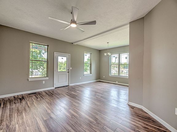 4th image of 3744 Ivy Ave