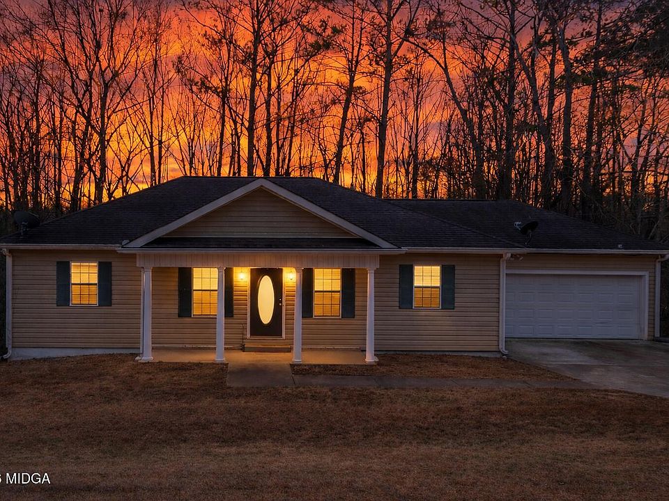 1st image of 502 Fescue St