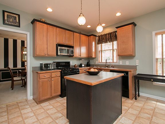 4th image of 1661 Hillside Bend Xing