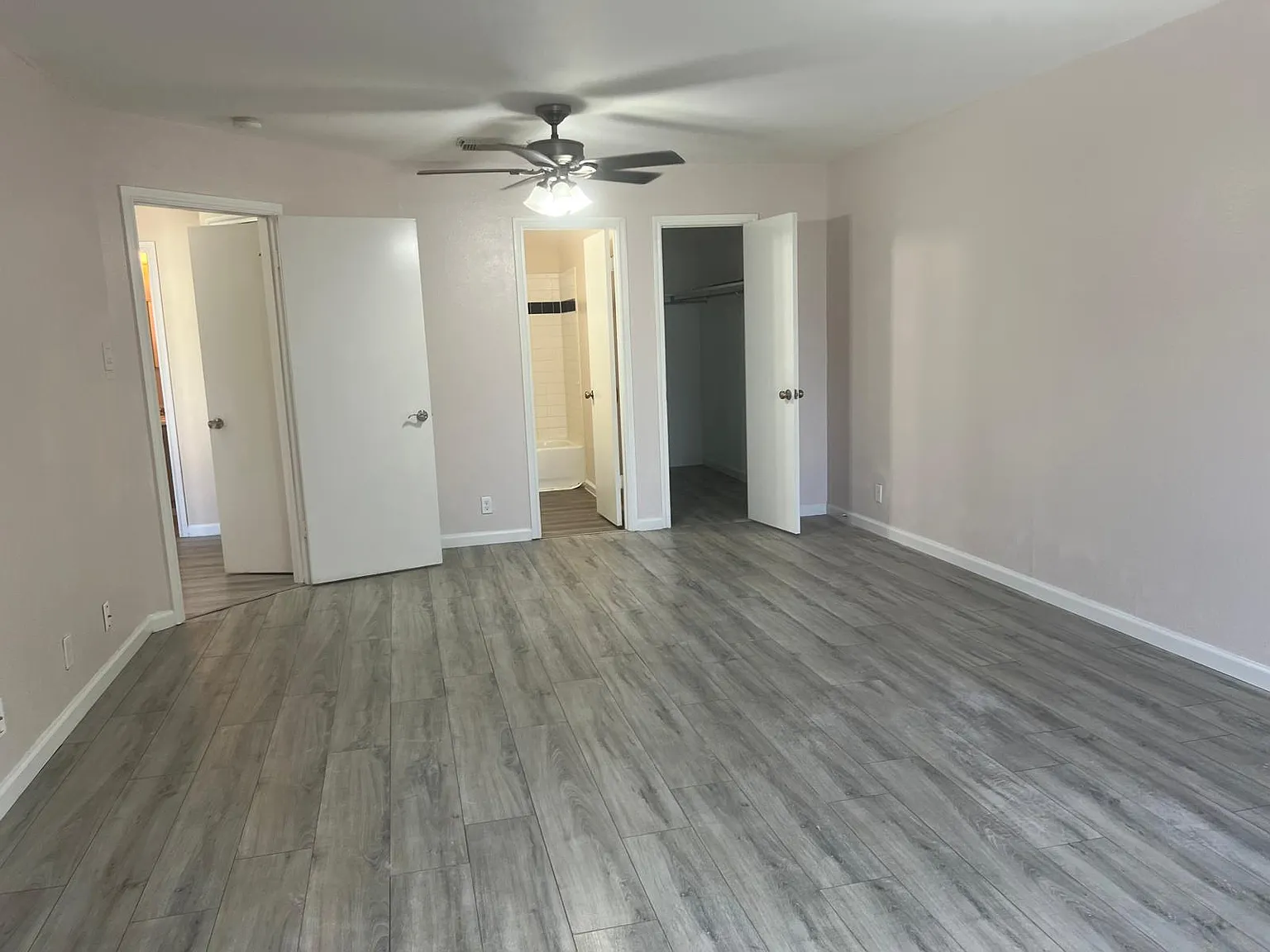 3 bed, 2.5 bath, 1369 sqft, $1,685 — Photo 3