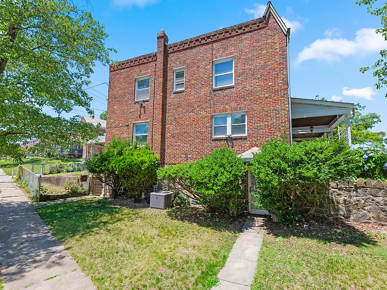 2600 N Longwood St — Photo 42