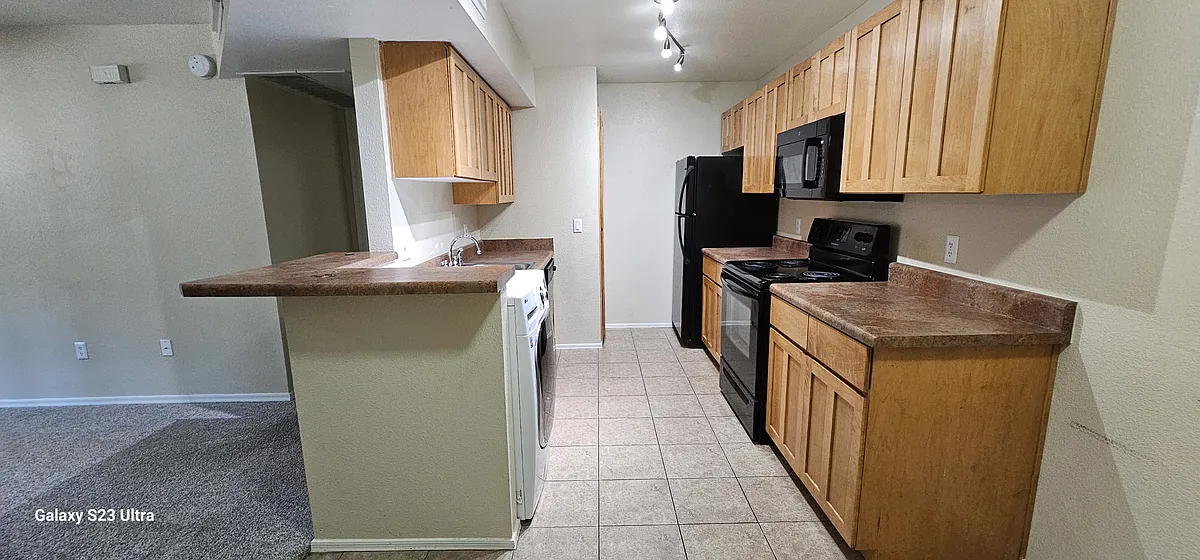 Building Photo - 1385 W University Ave #17-155