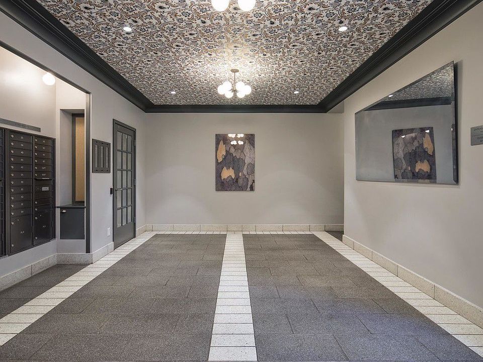 1st image of 30 Greenwich Ave APT 2A