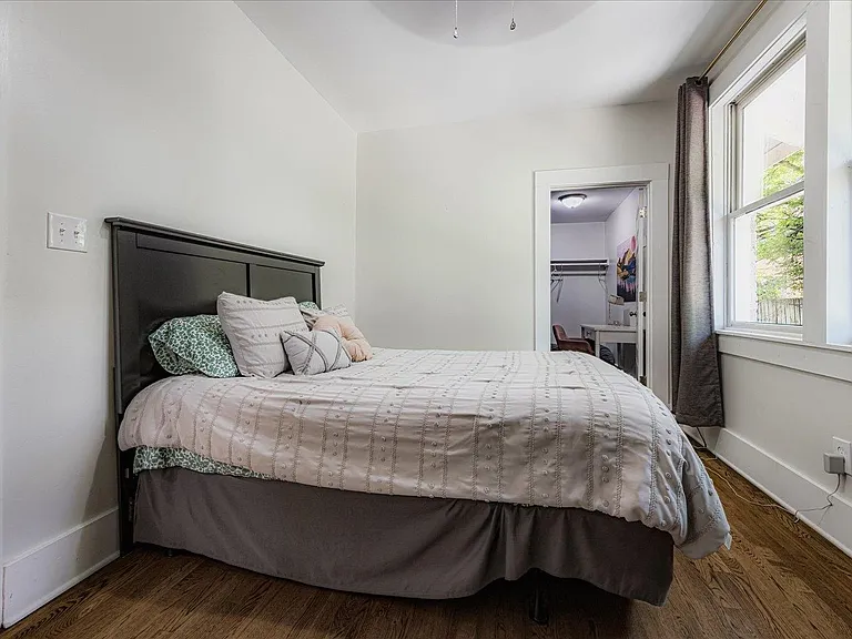 729 N Willett St — Photo 14