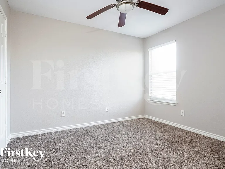 1343 Foster St — Photo 13