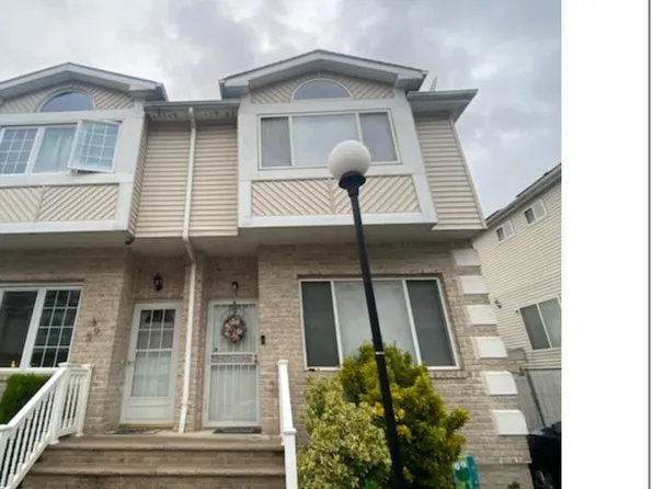 57 Lott Ln, Staten Island, NY 10314