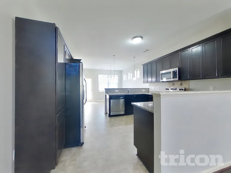 1422 Collins Dr — Photo 6