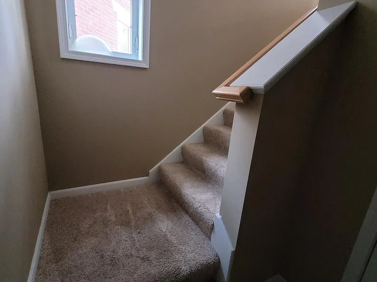 1707 1/2 Rochester Ct — Photo 15