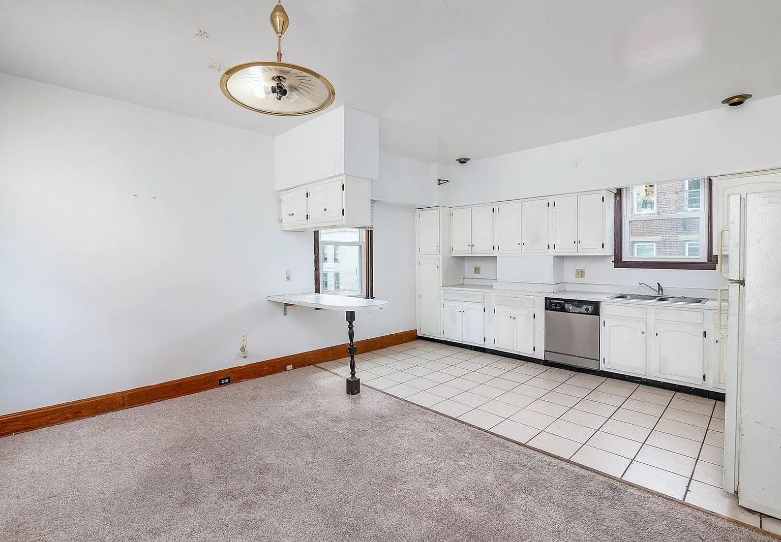 6 bed, 3.0 bath, 3000 sqft, $4,395 — Photo 3