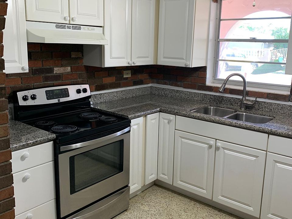 1st image of 14 Beechwood Dr