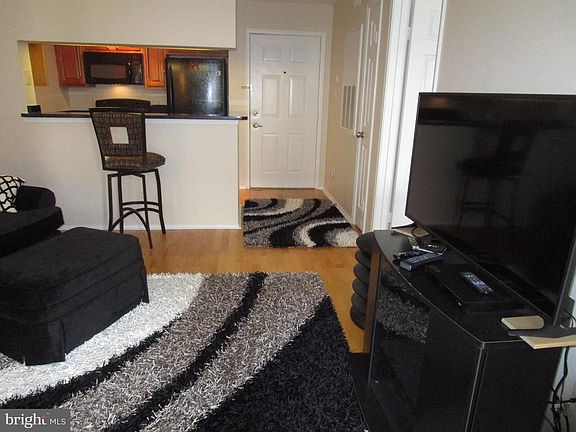4th image of 3307 Wyndham Cres #2164