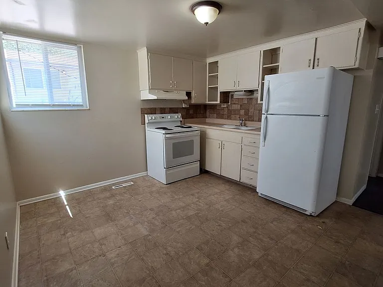 732-742 W Wasatch St — Photo 12