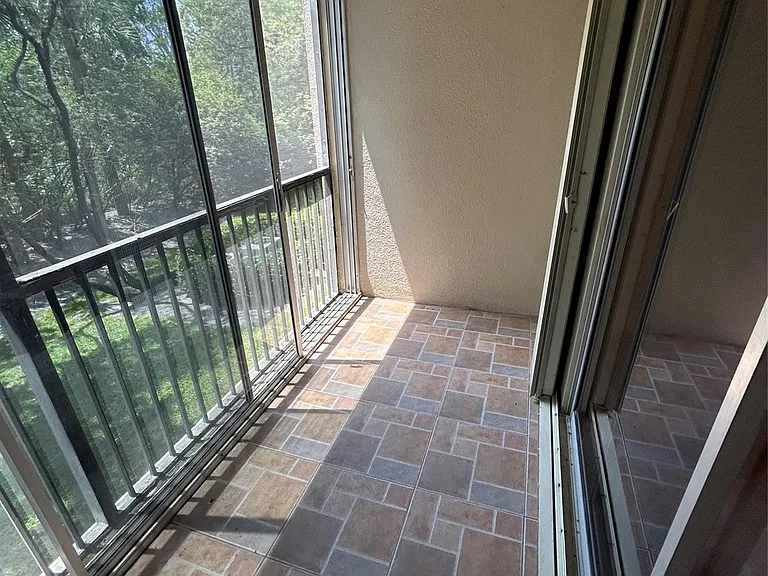 900 SW 142nd Ave #202L — Photo 32