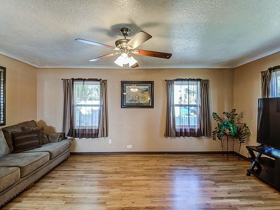 4th image of 661 E Pepper Pl