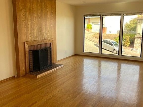 5th image of 356 Christopher Dr